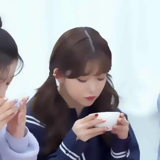 Эмодзи tsuki & 🍚 ≠