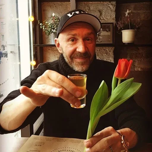 Эмодзи выпьем, покурим, сексанем