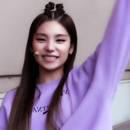 Эмодзи hwang yeji