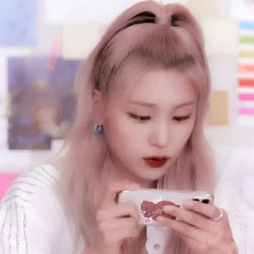 Эмодзи hwang yeji