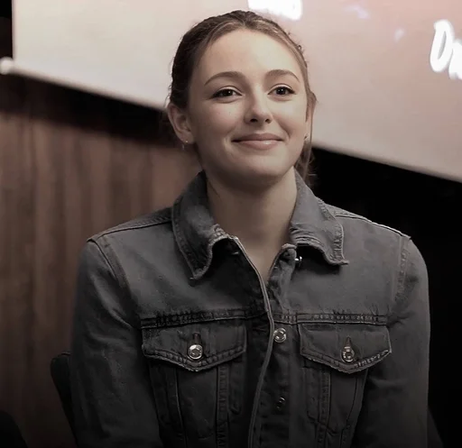 Эмодзи Даниэль Роуз Расселл