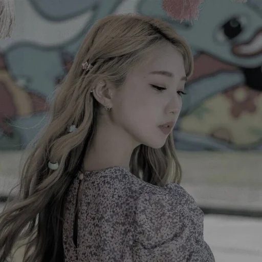 Эмодзи yeojin loona