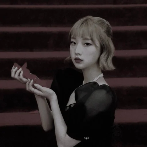 Эмодзи yeojin loona