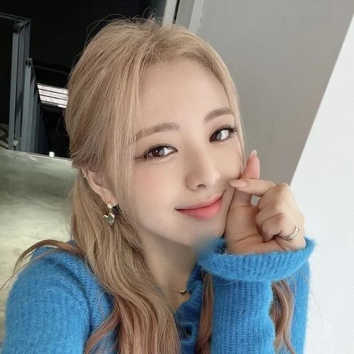 Эмодзи Yuna Itzy